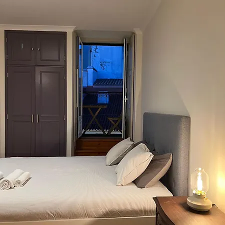Com Varanda No Chiado Em Habitación en casa particular *